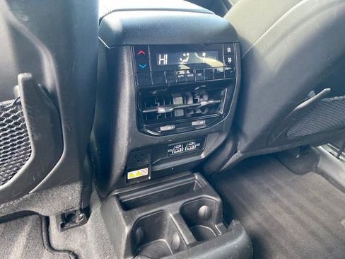 Used 2023 Jeep Grand Cherokee L Laredo image 17