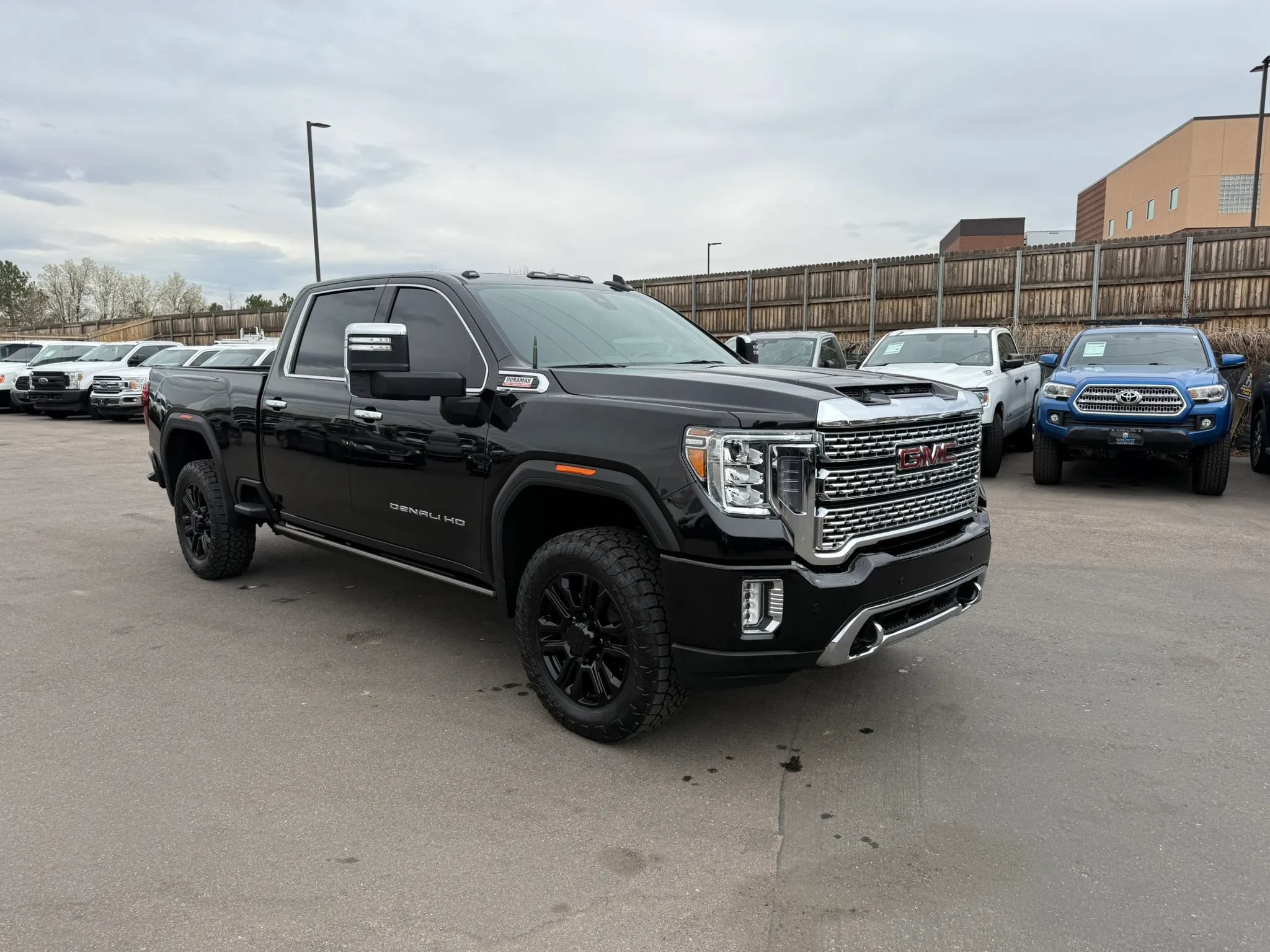 Used 2022 GMC Sierra 2500 Denali w/ Denali Black Diamond Edition AWD/4WD image 12