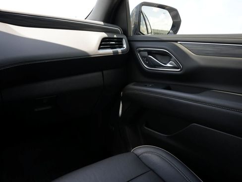 Used 2023 GMC Yukon SLT w/ SLT Premium Package RWD image 8