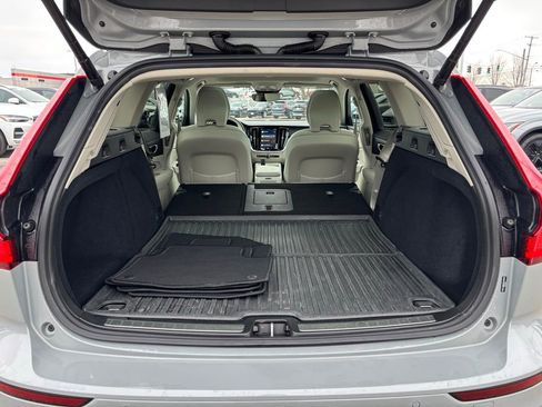 Used 2025 Volvo V60 B5 Cross Country Plus image 26