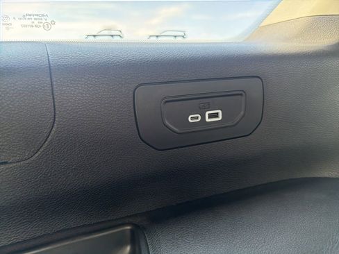 Used 2023 Jeep Grand Cherokee L Limited AWD/4WD image 26