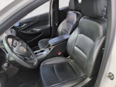 Used 2017 Chevrolet Malibu LT w/ Leather Package image 12