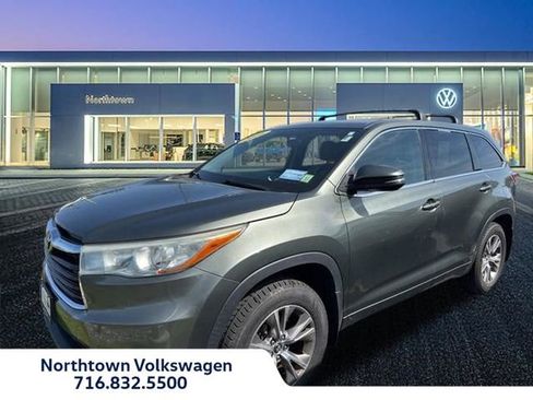 Used 2016 Toyota Highlander Plus AWD/4WD image 2