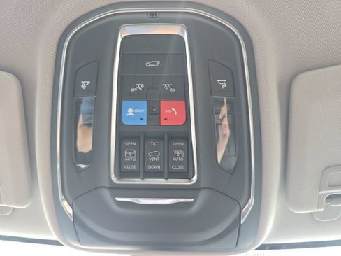 Used 2022 Jeep Grand Cherokee Limited w/ Trailer Tow Prep Group (B) AWD/4WD image 19