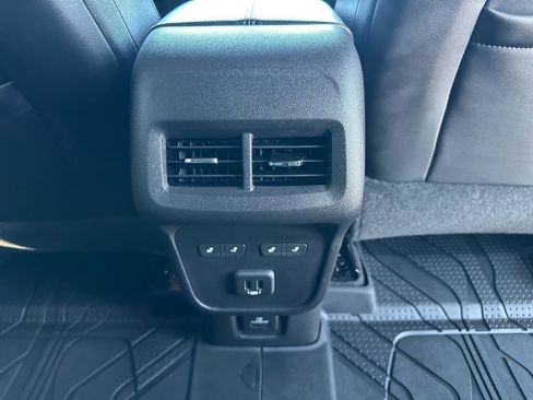 Used 2021 Chevrolet Equinox Premier image 27