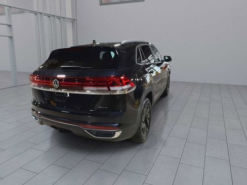 Used 2026 Volkswagen Atlas Cross Sport SE w/ Panoramic Sunroof Package AWD/4WD image 8
