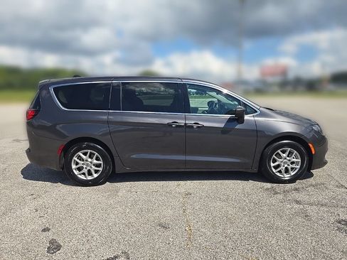 Used 2023 Chrysler Voyager LX FWD image 14