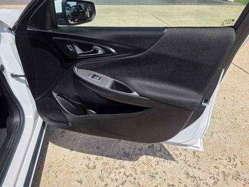 Used 2025 Chevrolet Malibu LT FWD image 17