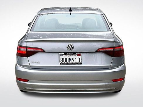 Used 2021 Volkswagen Jetta SE image 3