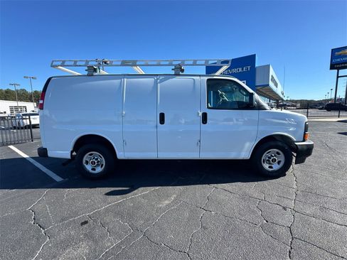 Used 2017 GMC Savana 3500 image 5