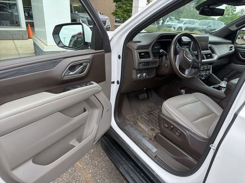 Used 2023 GMC Yukon XL SLT w/ SLT Premium Package AWD/4WD image 13