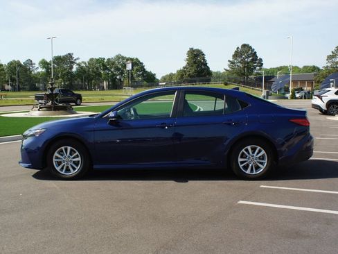 Used 2025 Toyota Camry LE image 12