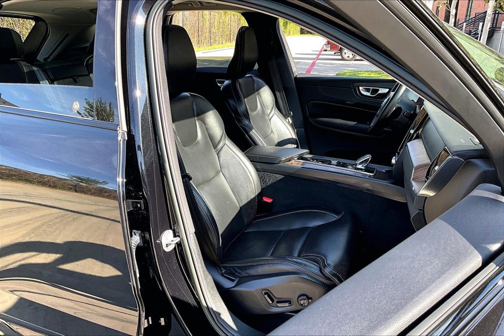 Used 2023 Volvo XC60 B5 Ultimate AWD/4WD image 10