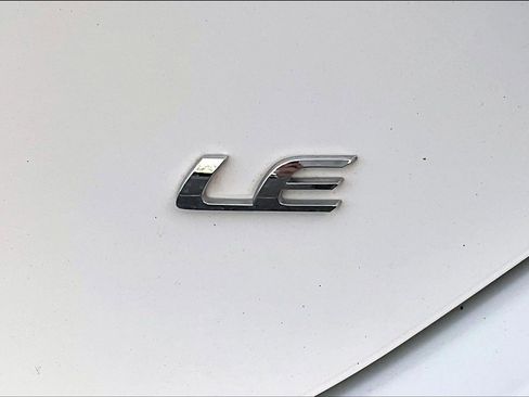 Used 2016 Toyota Corolla LE image 8