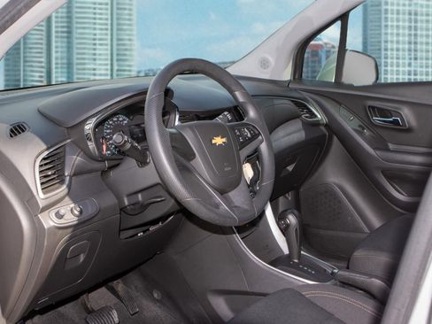 Used 2020 Chevrolet Trax LS image 14