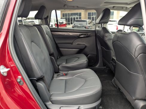 Used 2024 Toyota Highlander Limited AWD/4WD image 27