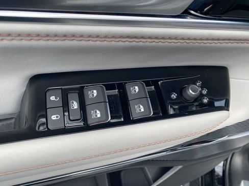 New 2026 Jeep Grand Wagoneer Summit image 10