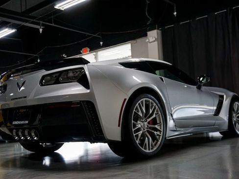 Used 2016 Chevrolet Corvette Z06 w/ 3LZ Preferred Equipment Group RWD image 6