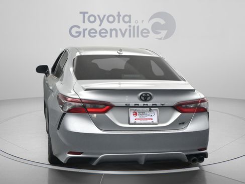 Used 2024 Toyota Camry SE image 11