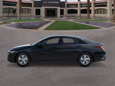 New 2026 Hyundai Elantra SE FWD image 3