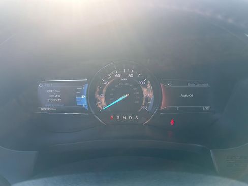 Used 2018 Ford Explorer XLT w/ Equipment Group 202A AWD/4WD image 17