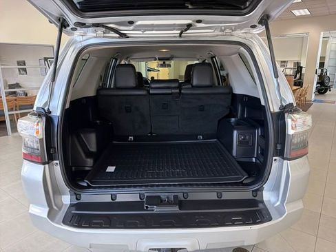 Used 2019 Toyota 4Runner SR5 AWD/4WD image 10