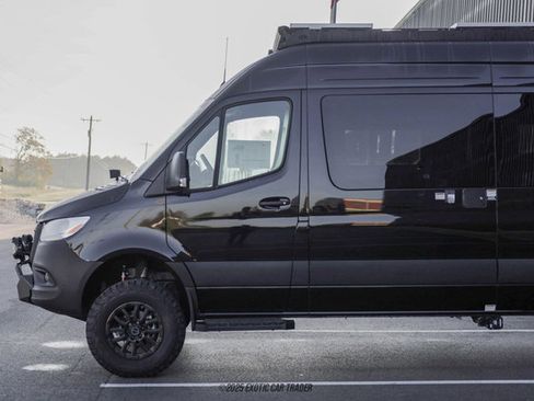 Used 2024 Mercedes-Benz Sprinter 2500 image 4