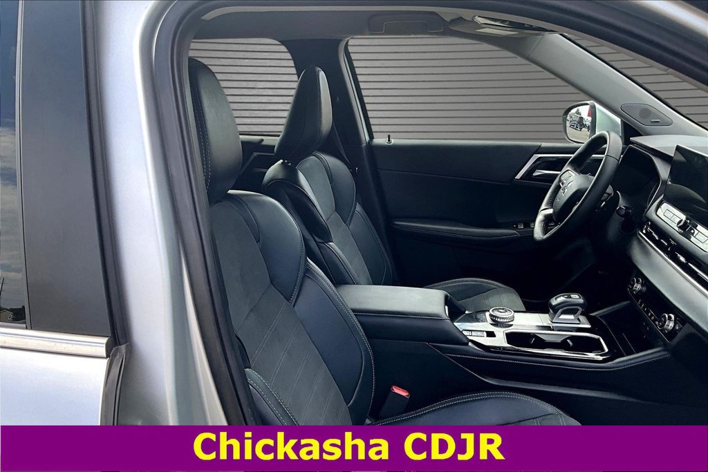 Used 2025 Mitsubishi Outlander SE AWD/4WD image 27