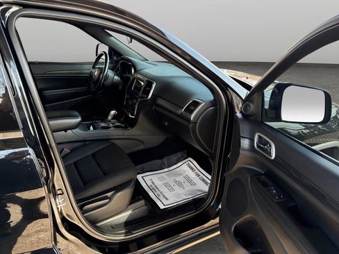 Used 2020 Jeep Grand Cherokee Laredo image 17