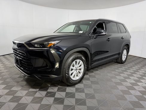 Used 2025 Toyota Grand Highlander AWD image 3