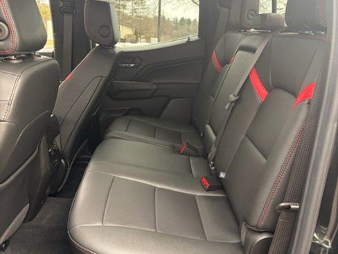 Used 2025 Chevrolet Colorado Z71 w/ Z71 Convenience Package 2 image 9