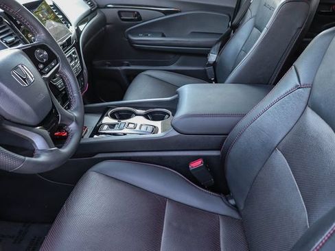 Used 2024 Honda Passport Black Edition image 18