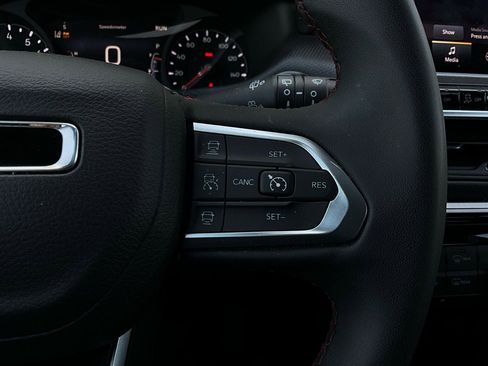 Used 2025 Jeep Compass Trailhawk image 35