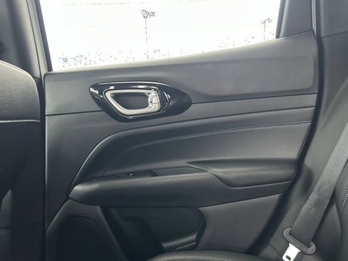 Used 2025 Jeep Compass Latitude w/ Altitude Special Edition image 29