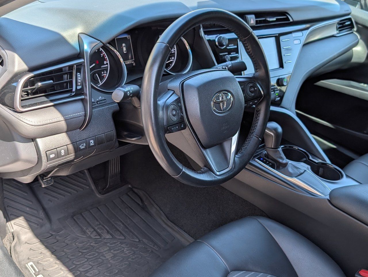 Used 2020 Toyota Camry SE FWD image 14