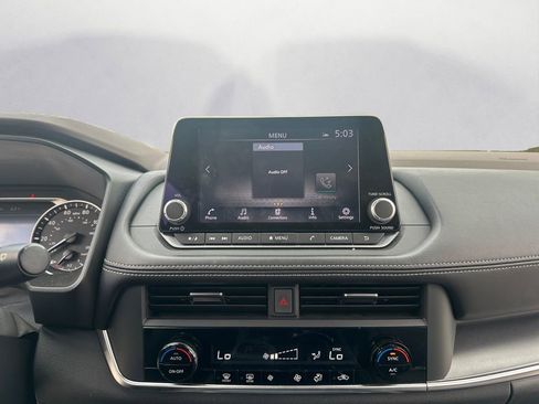 Used 2023 Nissan Rogue SV image 17