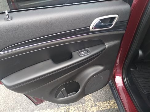 Used 2020 Jeep Grand Cherokee Limited w/ Luxury Group II image 16