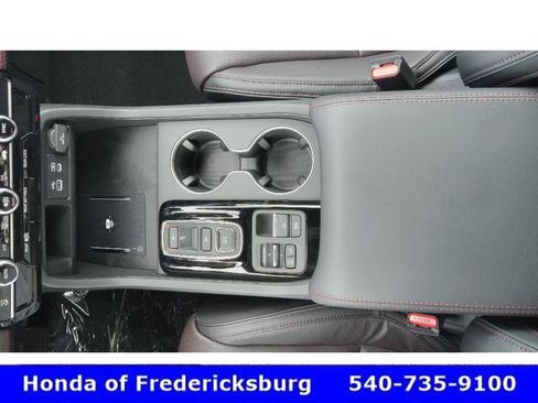 Certified 2025 Honda Pilot Black Edition image 21