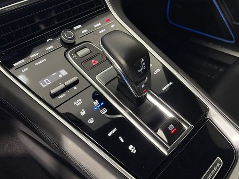 Used 2018 Porsche Panamera 4S image 21