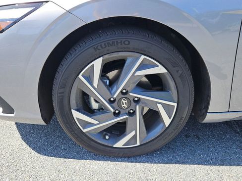 Used 2025 Hyundai Elantra Sport FWD image 9