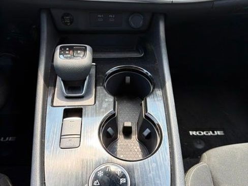 Used 2025 Nissan Rogue S AWD/4WD image 19