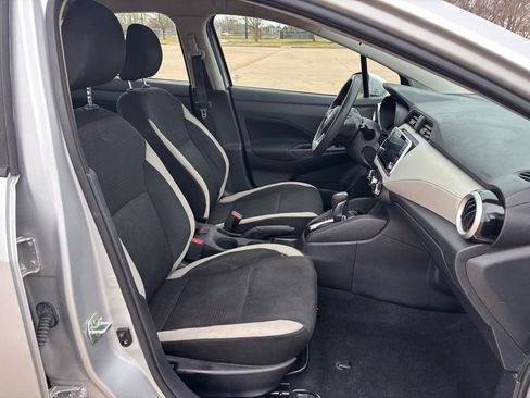 Used 2021 Nissan Versa SV image 7