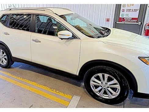 Used 2016 Nissan Rogue SV w/ SV Premium Package image 5