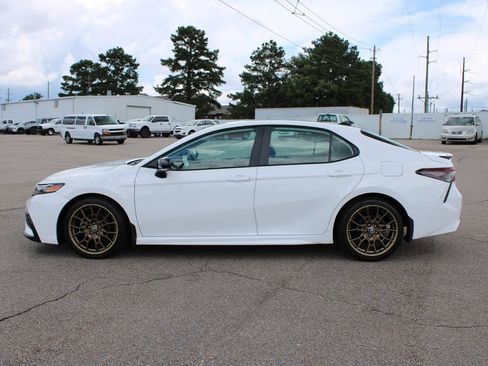 Used 2023 Toyota Camry SE AWD/4WD image 3
