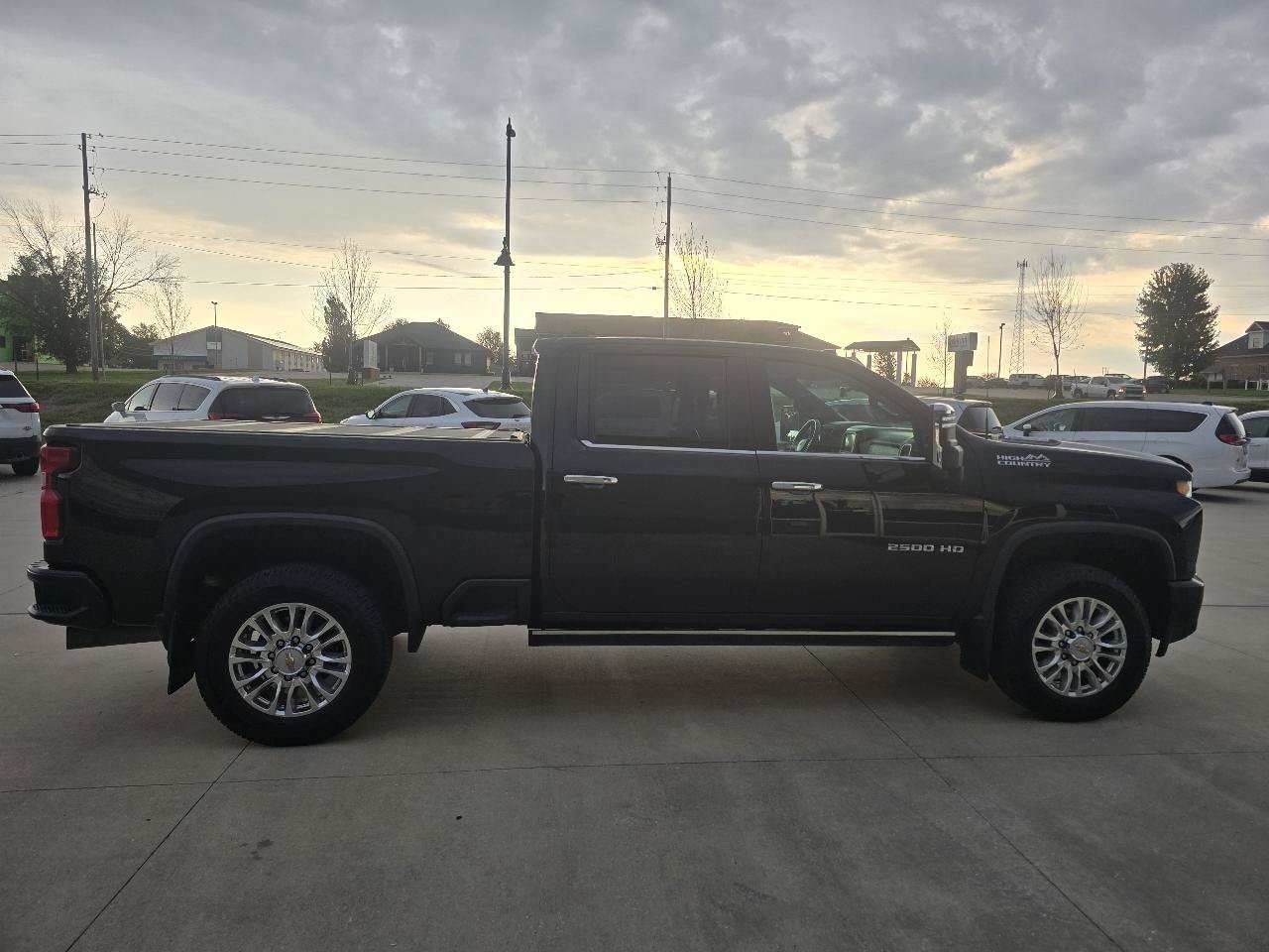 Used 2023 Chevrolet Silverado 2500 High Country w/ Z71 Off-Road Package AWD/4WD image 8
