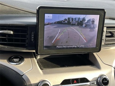Certified 2023 Ford Explorer XLT image 24