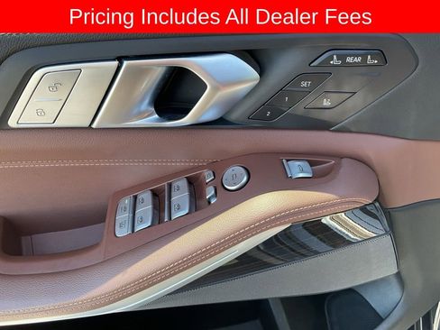 Used 2021 BMW X7 xDrive40i w/ M Sport Package AWD/4WD image 4