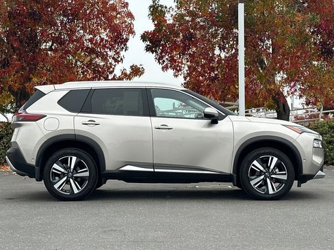 Certified 2023 Nissan Rogue Platinum w/ Platinum Premium Package image 3