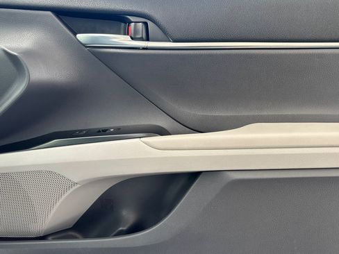 Used 2019 Toyota Camry SE FWD image 21