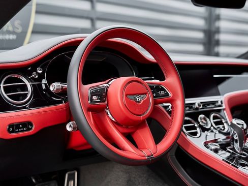 Used 2022 Bentley Continental GT image 34